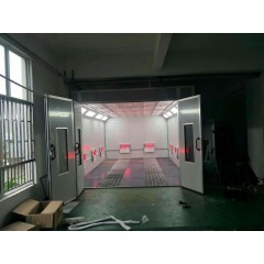 烤漆房內(nèi)景